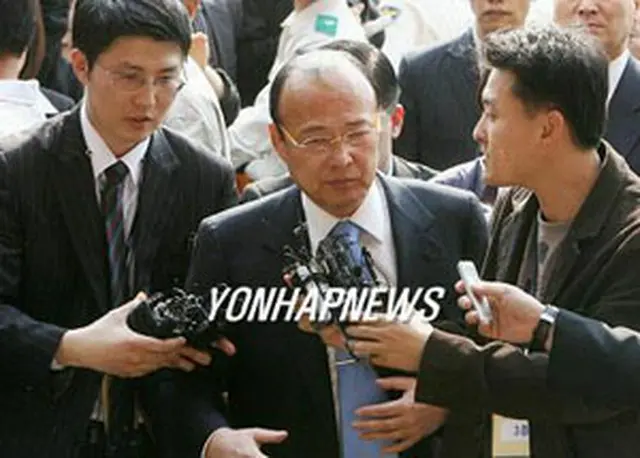 出頭した金升淵会長＝29日、ソウル（聯合）