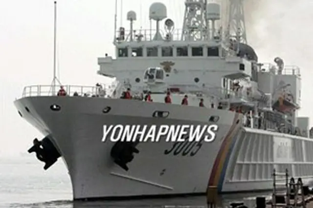 現場海域に向け出港する警備艦＝15日、仁川（聯合）