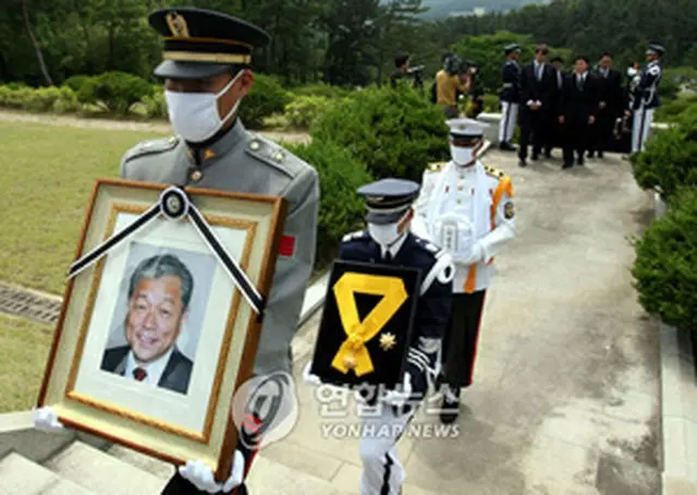李鍾郁前事務局長は大田国立墓地に眠っている＝（聯合）