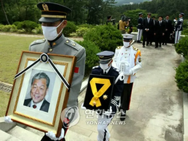 李鍾郁前事務局長は大田国立墓地に眠っている＝（聯合）