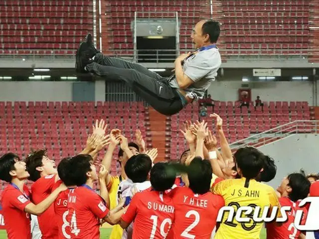 AFCチャンピオンシップ初優勝のU-23韓国代表監督 「東京で、ロンドン五輪”銅メダル”以上を」（画像:news1）
