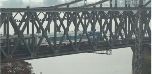 中国・丹東と北朝鮮・新義州間を走る列車（資料写真）＝（聯合ニュース）