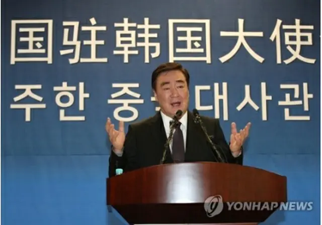 会見するケイ海明氏＝4日、ソウル（聯合ニュース）