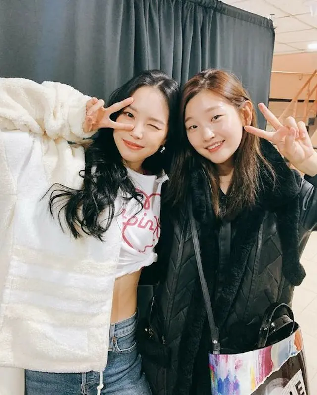 パク・ソダム＆ナウン（Apink）、ツーショット公開、“かわいい子の隣にまたかわいい子”（提供:OSEN）