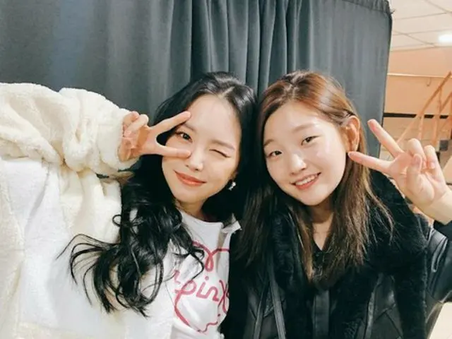 パク・ソダム＆ナウン（Apink）、ツーショット公開、“かわいい子の隣にまたかわいい子”（提供:OSEN）