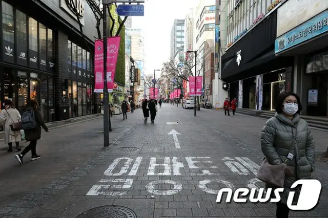 9日、 新型コロナウイルス感染症拡散への憂慮で閑散としている韓国ソウルの明洞（ミョンドン）通り（提供:news1）