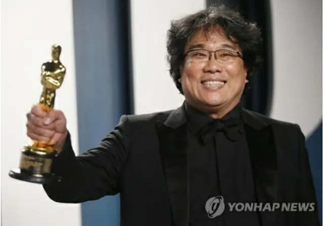 アカデミー賞授賞式で作品賞を受賞した「パラサイト　半地下の家族」のポン・ジュノ監督＝（ロイター＝聯合ニュース）