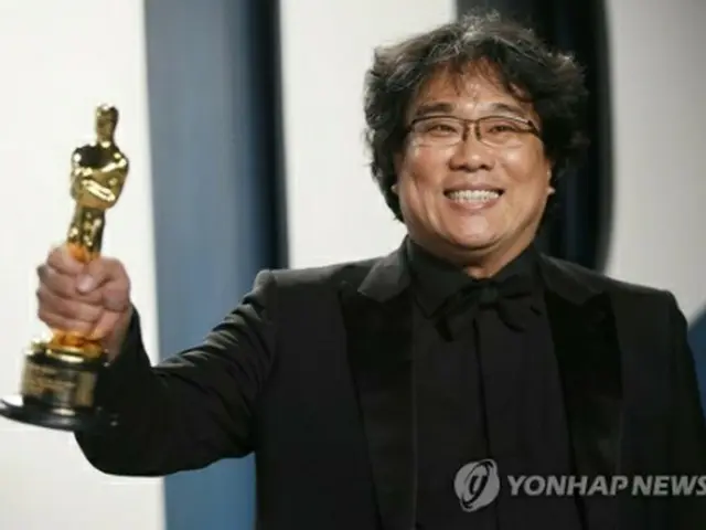 アカデミー賞授賞式で作品賞を受賞した「パラサイト　半地下の家族」のポン・ジュノ監督＝（ロイター＝聯合ニュース）