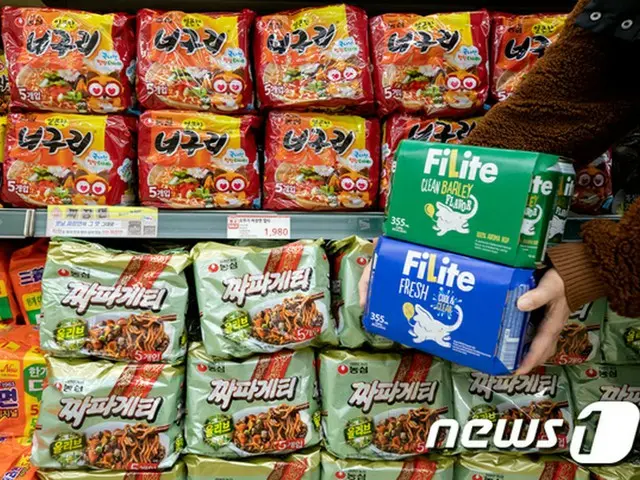 映画「パラサイト」、海外ネットユーザーを魅了する“チャパグリ”（提供:News1）