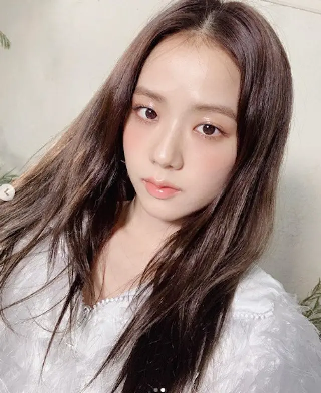 ジス（BLACKPINK）、SNSで近況公開、夢幻的な雰囲気に愛らしさを兼ね備える（提供:OSEN）
