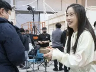 キム・テヒ、バレンタインを迎え新ドラマのスタッフ200人にチョコをプレゼント…自らラッピングも