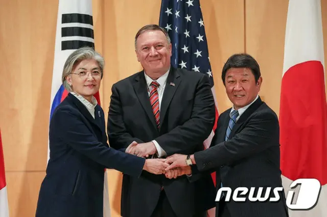 ミュンヘンでも話題になった「パラサイト」…日米外相がオスカー受賞祝賀（提供:News1）
