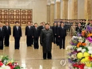 金正恩氏　父の誕生日に錦繍山宮殿参拝＝２２日ぶり公の場に