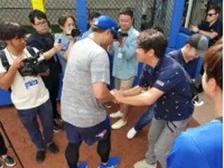 ブルージェイズ柳賢振　日本メディアから質問攻め＝前田と山口を評価