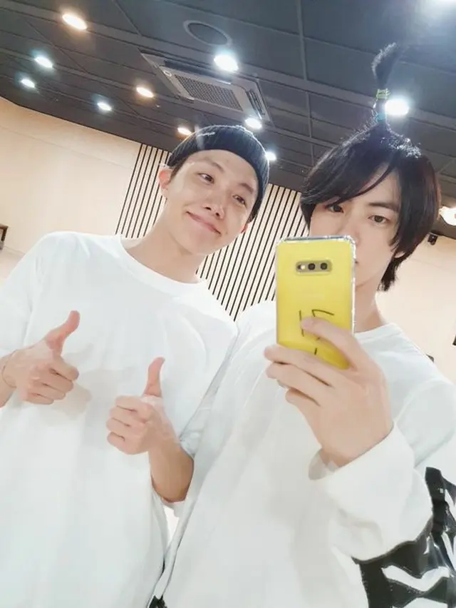 「防弾少年団」、J-HOPEの誕生日記念に愛情いっぱいの祝福リレー”アイラブユー”（提供:Osen）