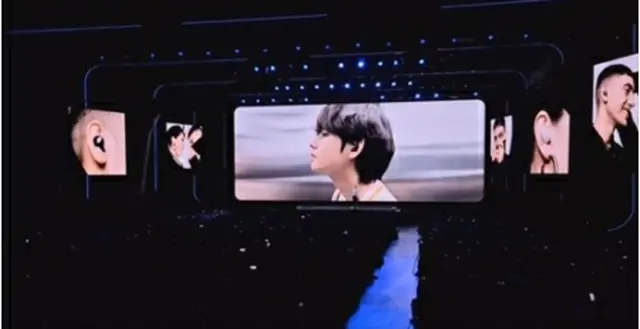 サムスン電子が開催したイベントの映像に登場したＢＴＳのメンバー、Ｖ（中央、同社ユーチューブより）＝（聯合ニュース）≪転載・転用禁止≫