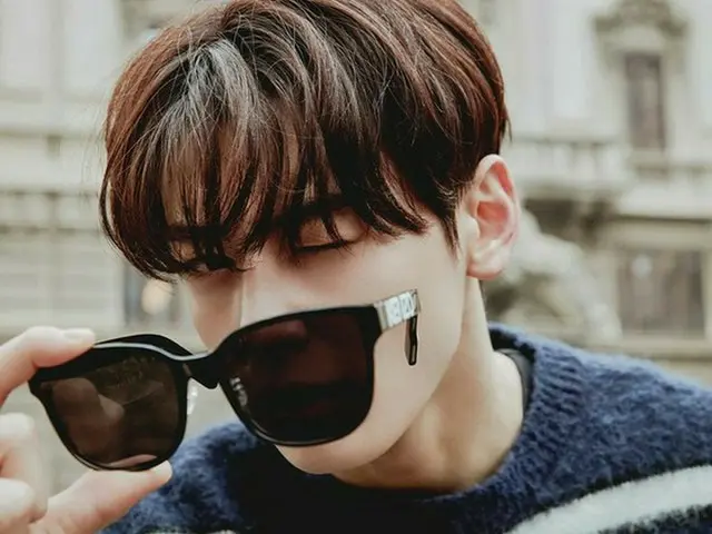 韓国ボーイズグループ「ASTRO」メンバーのチャ・ウヌが、“王子様ショット”を公開して話題になっている。 （画像提供:OSEN）