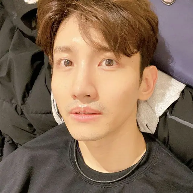 チャンミン（東方神起）、セクシーなひげ跡…「風邪に気を付けて」（提供:OSEN）