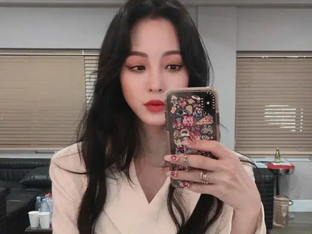 女優ハン・イェスル、退勤ショットも美しい＝“女神降臨”（提供:OSEN）