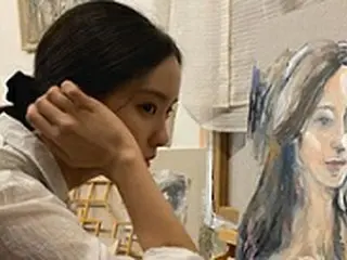 ヒョミン（元T-ARA）、自作の自画像を公開…「ん？プロ？」