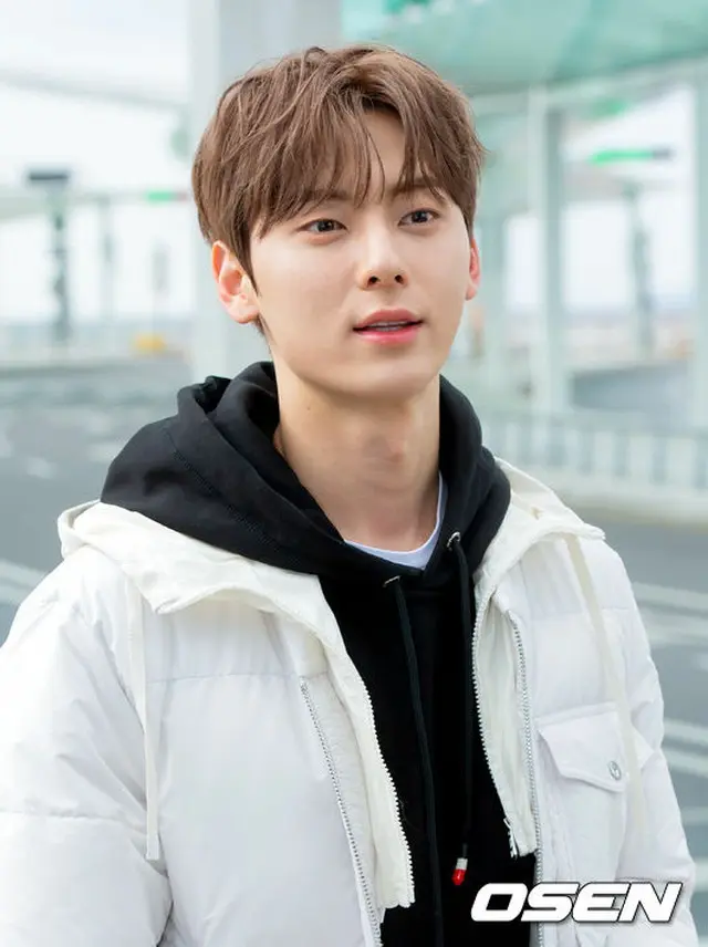 先月19日、イタリア・ミラノのファッションウィークに参加した「NU’EST」ミンヒョン。（提供:OSEN）