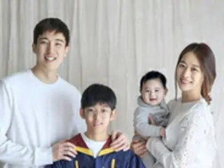 【トピック】チャン・シニョン＆カン・ギョンジュン、微笑ましい家族写真を公開