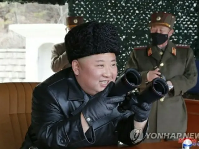 朝鮮中央通信は金委員長が長距離砲兵区分隊の火力打撃訓練を視察したと報じた＝（聯合ニュース）≪転載・転用禁止≫