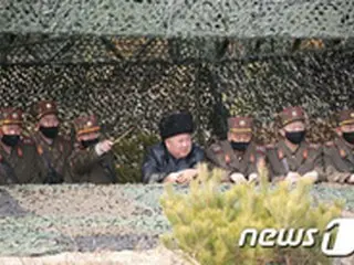 金正恩氏、砲射撃対抗競技を現地指導