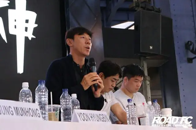 シン・テヨン監督、ROAD FCインドネシアオーディションにサプライズ登場（提供:OSEN）