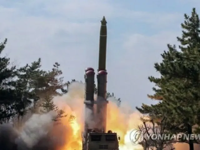 北朝鮮の「超大型放射砲（ロケット砲）」（北朝鮮の朝鮮中央テレビから）＝（聯合ニュース）≪転載・転用禁止≫