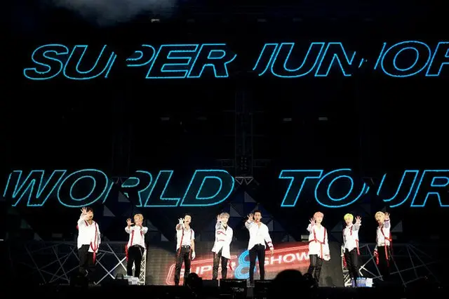 「SUPER JUNIOR」、5月1日に「SUPER SHOW 8」公演画報集を発売（提供:OSEN）