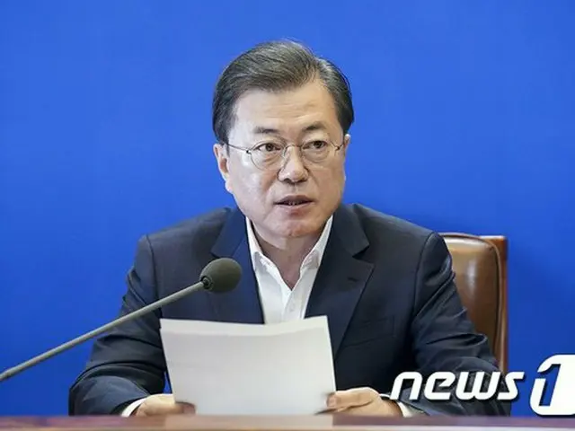 韓国の文大統領は30日、中間所得者層を含めた70%の世帯に緊急災難支援金を支給することを決定した（提供:news1）