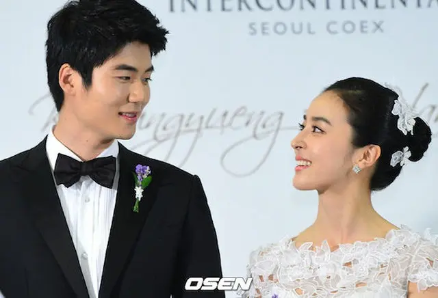 元韓国代表キ・ソンヨン、妻の女優ハン・へジンと離れスペインへ「現地コロナ韓国より深刻」（提供:Osen）