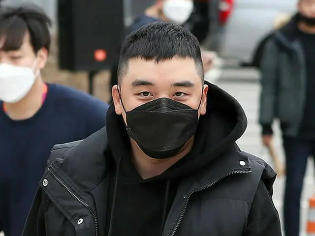 V.I（元BIGBANG）、軍入隊後の近況が伝えられ話題に（画像提供:OSEN/写真はV.I入隊時）
