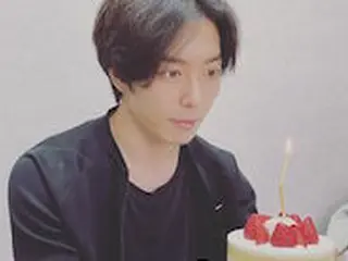 俳優キム・ジェウク、誕生日を迎えケーキ認証ショット...「皆さんの健康と安全を祈願」