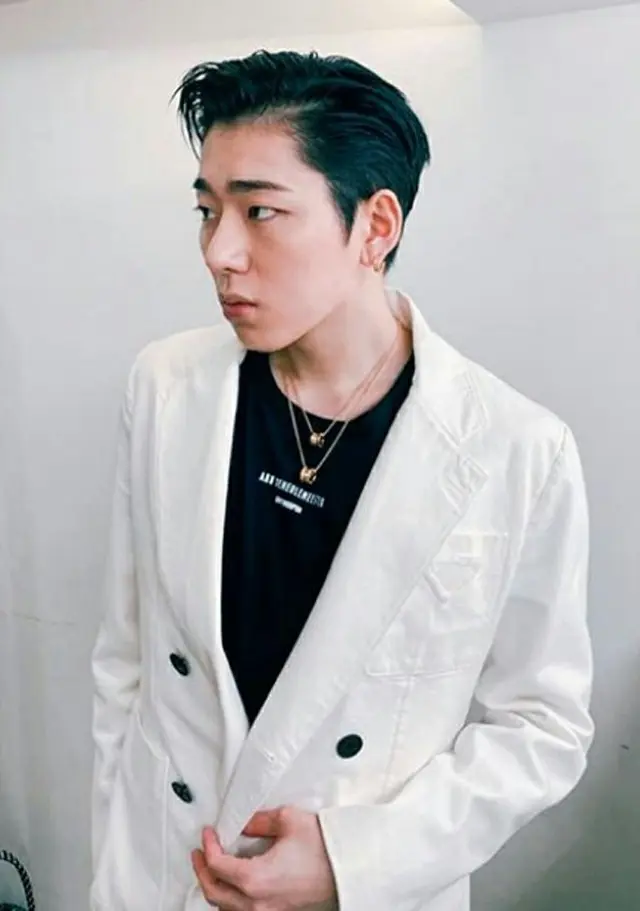 ジコ（ZICO）、ブラック＆ホワイトを完璧に着こなす…ファッションセンスも完璧（提供:OSEN）