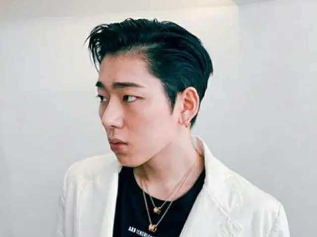 ジコ（ZICO）、ブラック＆ホワイトを完璧に着こなす…ファッションセンスも完璧（提供:OSEN）