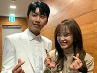 キム・セジョン（gugudan）、大ファンのトロット歌手イム・ヨンウンと記念写真“成功したアイドル”を立証