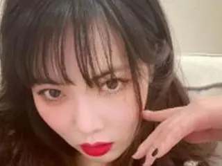 ヒョナ、清純ながらもセクシーな“誘惑のレッドリップ”