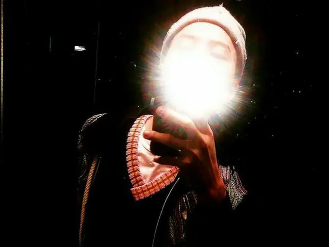 久しぶりに近況写真を公開したG-DRAGON。（提供:OSEN）