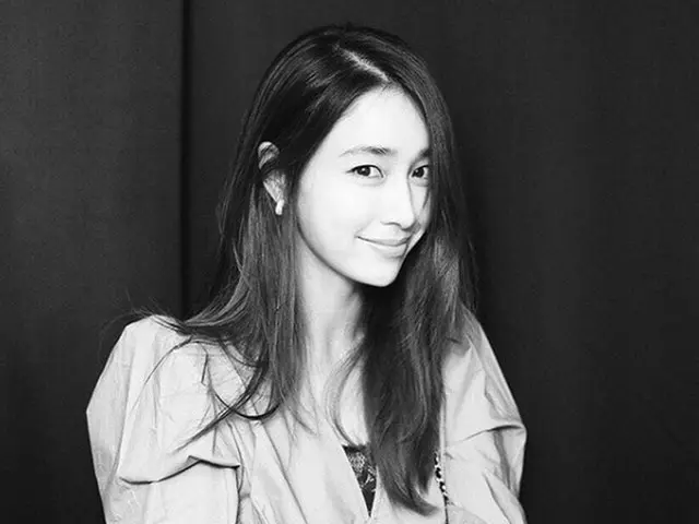 女優イ・ミンジョン、SNSに白黒写真を公開…色彩の概念を超えた女優オーラを発散（提供:OSEN）