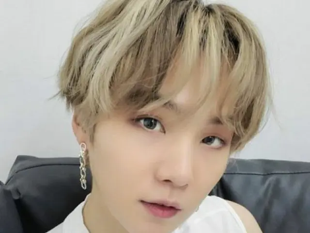 「BTS（防弾少年団）」SUGA、引きこもりファンのためにセルカで近況（提供:OSEN）