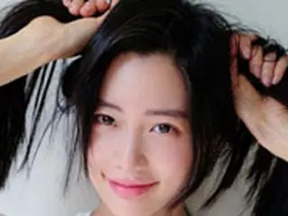 女優のクララ、インスタにフォトジェニックな表情とナイスバディを公開…美貌の秘訣は“肯定の力”