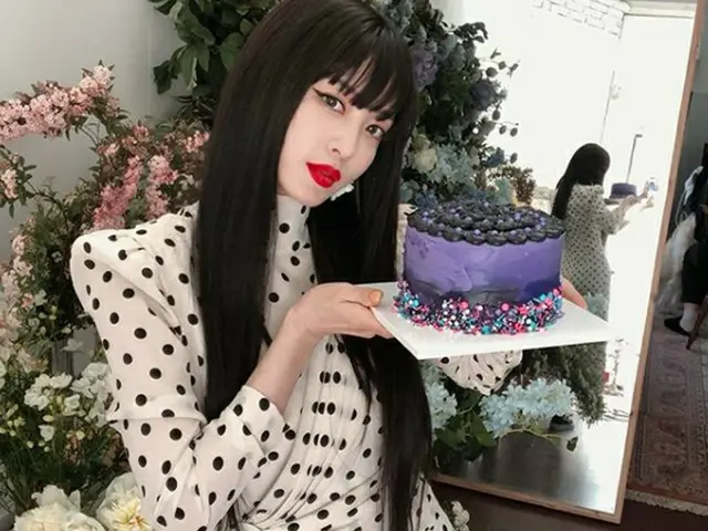 ハン・イェスル、直接作ったケーキも特別…“主人に似たヴァンパイアケーキ誕生”（提供:OSEN）