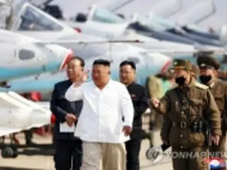金委員長　空軍部隊を視察＝北朝鮮メディア