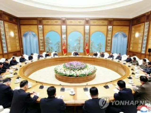 １１日に開かれた朝鮮労働党政治局会議＝（朝鮮中央通信＝聯合ニュース）≪転載・転用禁止≫