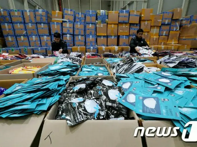 13日、韓国のインチョン税関で押収された保健用マスク(提供:news1)