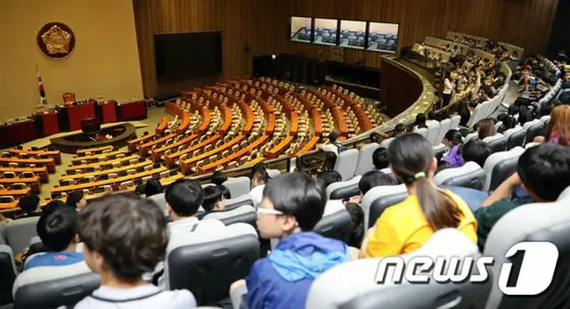 韓国の今回の選挙は、文大統領の執権後半の国政運営の動力を左右する分かれ目になっている（提供:news1）