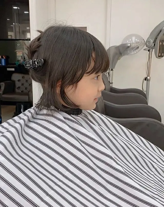 “キム・テヒの娘”子役ソ・ウジン、「ハイバイ、ママ！」撮影終了後ショートにバッサリ…男の中の男に変身（提供:Osen）