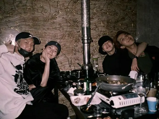 「WINNER」カン・スンユン、グループ完全体での食事会を公開（画像:OSEN）